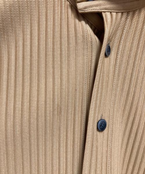HOMME PLISSE ISSEY MIYAKE（オム プリッセ イッセイ ミヤケ）HOMME PLISSE ISSEY MIYAKE (オム プリッセ イッセイ ミヤケ) マオカラーシャツ ベージュ サイズ:2の古着・服飾アイテム