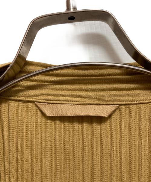 HOMME PLISSE ISSEY MIYAKE（オム プリッセ イッセイ ミヤケ）HOMME PLISSE ISSEY MIYAKE (オム プリッセ イッセイ ミヤケ) マオカラーシャツ ベージュ サイズ:2の古着・服飾アイテム