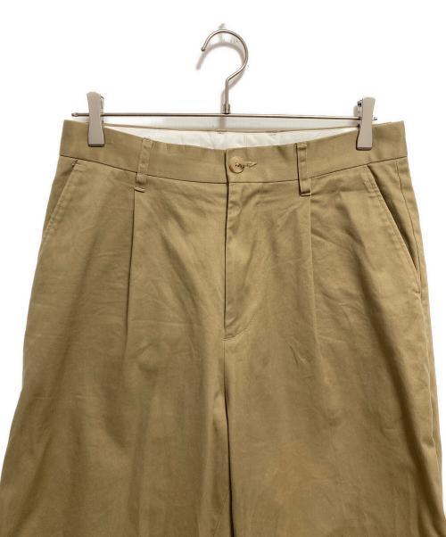 UNIVERSAL PRODUCTS.（ユニバーサルプロダクツ）UNIVERSAL PRODUCTS. (ユニバーサルプロダクツ) ONE TUCK CHINO TROUSERS ベージュ サイズ:2の古着・服飾アイテム