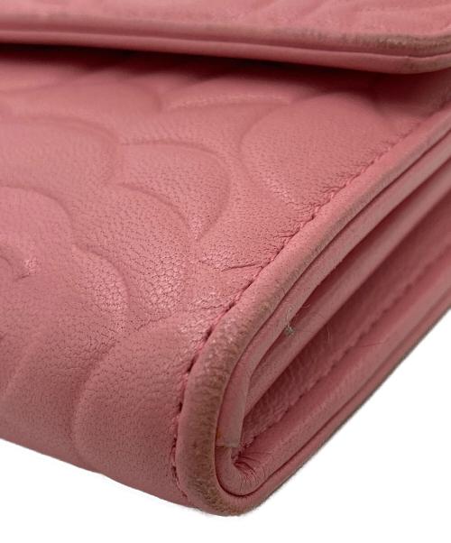 CHANEL（シャネル）CHANEL (シャネル) カメリア モチーフ ラウンド ファスナー ウォレット 長財布 ピンクの古着・服飾アイテム