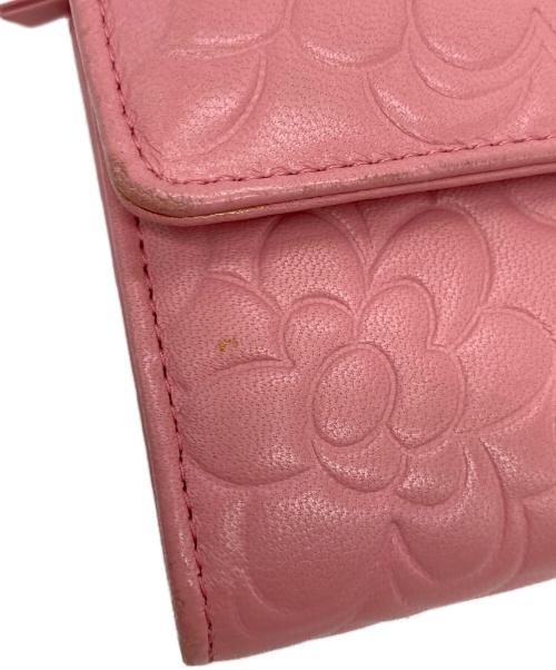 CHANEL（シャネル）CHANEL (シャネル) カメリア モチーフ ラウンド ファスナー ウォレット 長財布 ピンクの古着・服飾アイテム