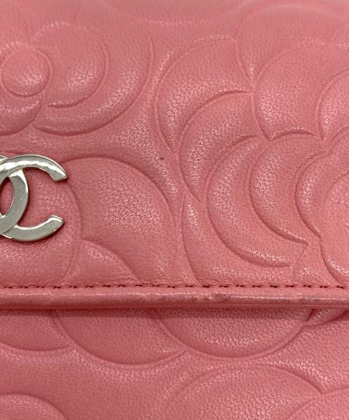 CHANEL（シャネル）CHANEL (シャネル) カメリア モチーフ ラウンド ファスナー ウォレット 長財布 ピンクの古着・服飾アイテム