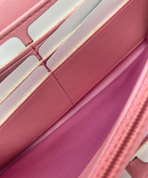 CHANEL（シャネル）CHANEL (シャネル) カメリア モチーフ ラウンド ファスナー ウォレット 長財布 ピンクの古着・服飾アイテム