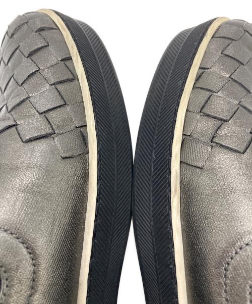 BOTTEGA VENETA（ボッテガベネタ）BOTTEGA VENETA (ボッテガベネタ) イントレチャートスリッポン グレー サイズ:35の古着・服飾アイテム