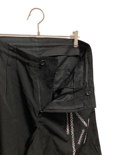 Yohji Yamamoto pour homme（ヨウジヤマモト プールオム）Yohji Yamamoto pour homme (ヨウジヤマモト プールオム) 刺繍ウールギャバジンパンツ ブラック サイズ:3の古着・服飾アイテム