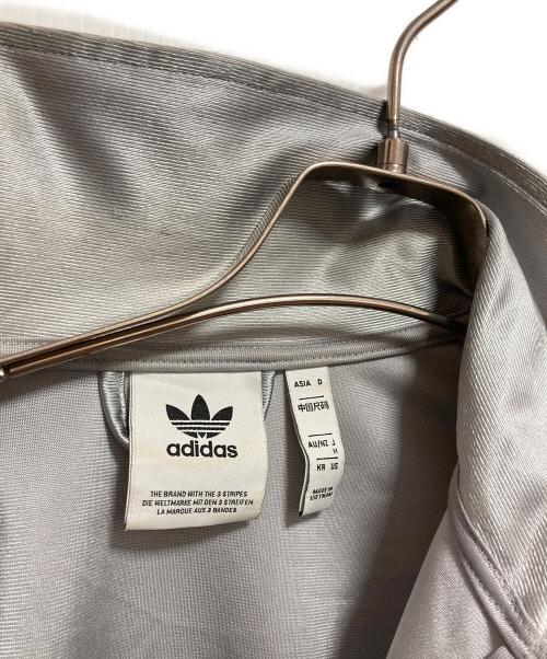 adidas（アディダス）adidas (アディダス) オーバーサイズ ファイヤーバード トラックトップ シルバー サイズ:Mの古着・服飾アイテム