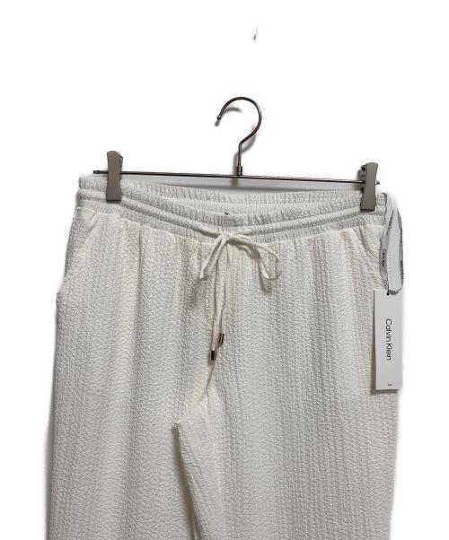 Calvin Klein（カルバンクライン）Calvin Klein (カルバンクライン) テクスチャー加工パンツ ホワイト サイズ:S 未使用品の古着・服飾アイテム