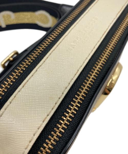 MARC JACOBS（マークジェイコブス）MARC JACOBS (マークジェイコブス) スナップショット ショルダーバッグ ベージュの古着・服飾アイテム