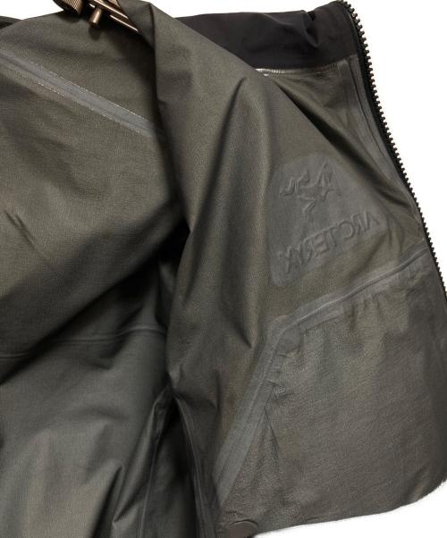 ARC'TERYX（アークテリクス）ARC'TERYX (アークテリクス) BETA SV JACKET ネイビー サイズ:Mの古着・服飾アイテム