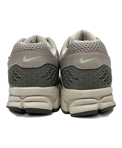 NIKE（ナイキ）NIKE (ナイキ) W ZOOM VOMERO 5 グレー サイズ:28.5の古着・服飾アイテム