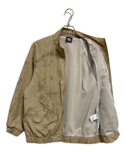 UMBRO（アンブロ）UMBRO (アンブロ) FREAK'S STORE (フリークスストア) 別注 Nylon Stand Collar Jacket ベージュ サイズ:Mの古着・服飾アイテム