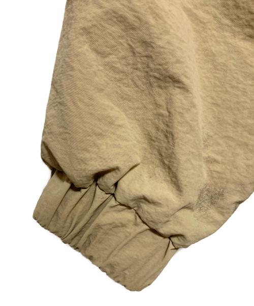 UMBRO（アンブロ）UMBRO (アンブロ) FREAK'S STORE (フリークスストア) 別注 Nylon Stand Collar Jacket ベージュ サイズ:Mの古着・服飾アイテム