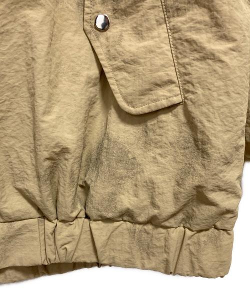 UMBRO（アンブロ）UMBRO (アンブロ) FREAK'S STORE (フリークスストア) 別注 Nylon Stand Collar Jacket ベージュ サイズ:Mの古着・服飾アイテム