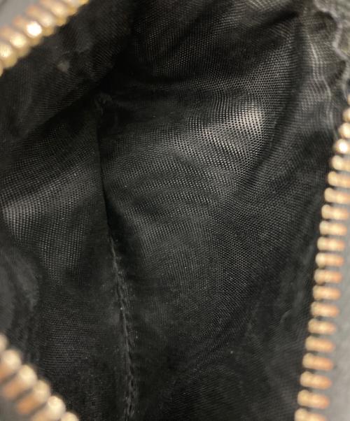 VALENTINO GARAVANI（ヴァレンティノ・ガラヴァーニ）VALENTINO GARAVANI (ヴァレンティノ・ガラヴァーニ) ロックスタッズ三つ折り財布 ブラックの古着・服飾アイテム