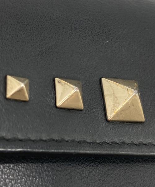 VALENTINO GARAVANI（ヴァレンティノ・ガラヴァーニ）VALENTINO GARAVANI (ヴァレンティノ・ガラヴァーニ) ロックスタッズ三つ折り財布 ブラックの古着・服飾アイテム