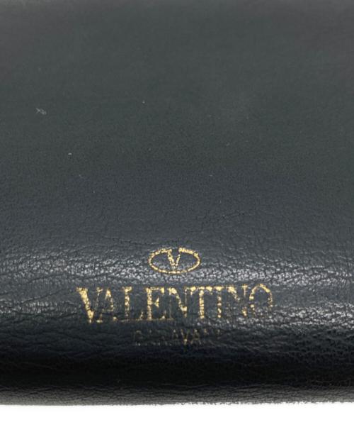 VALENTINO GARAVANI（ヴァレンティノ・ガラヴァーニ）VALENTINO GARAVANI (ヴァレンティノ・ガラヴァーニ) ロックスタッズ三つ折り財布 ブラックの古着・服飾アイテム