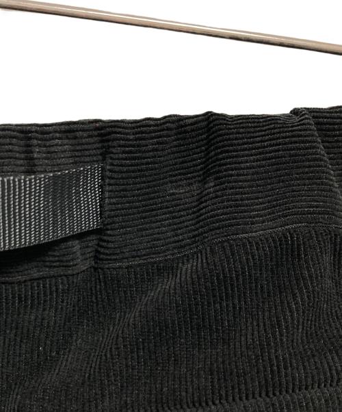 GRAMICCI（グラミチ）GRAMICCI (グラミチ) WHITE MOUNTAINEERING (ホワイトマウンテ二アニング) CORDUROY WIDE TAPERED PANTS ブラック サイズ:S(0)の古着・服飾アイテム