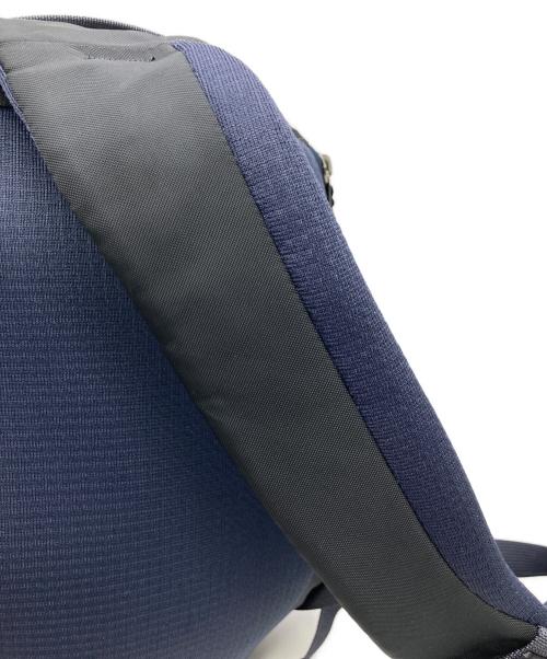 Patagonia（パタゴニア）Patagonia (パタゴニア) アトム・スリング 8L ネイビーの古着・服飾アイテム