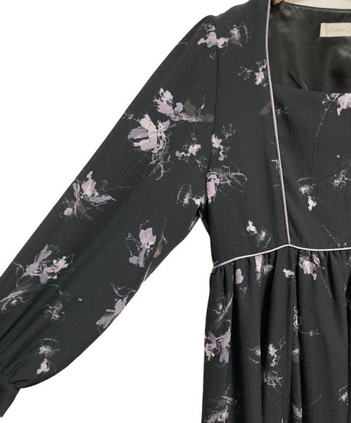 12 Twelve Agenda（トゥエルブアジェンダ）12 Twelve Agenda (トゥエルブアジェンダ) 花柄パイピングワンピース ブラック サイズ:Mの古着・服飾アイテム