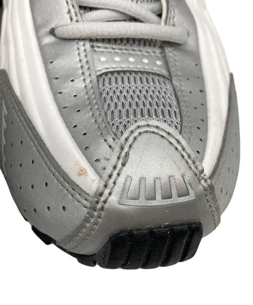 NIKE（ナイキ）NIKE (ナイキ) Shox R4 ホワイト×シルバー サイズ:27.5の古着・服飾アイテム