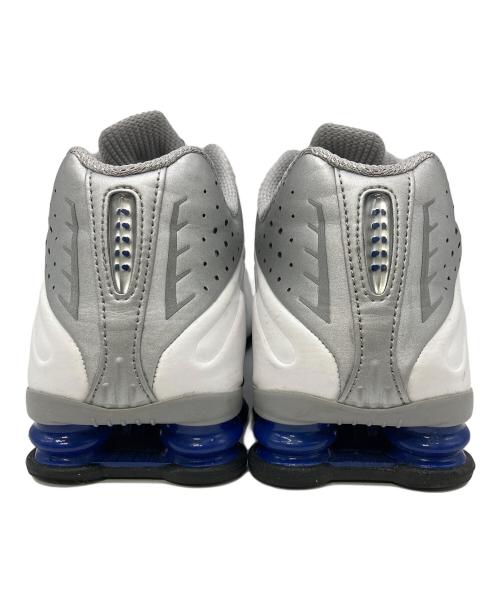 NIKE（ナイキ）NIKE (ナイキ) Shox R4 ホワイト×シルバー サイズ:27.5の古着・服飾アイテム