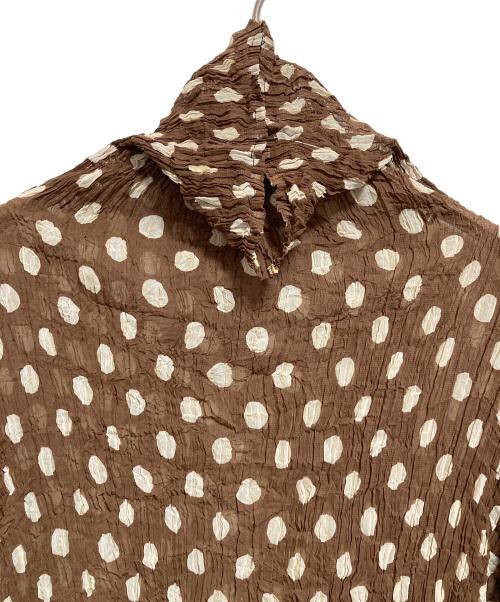 ISSEY MIYAKE（イッセイミヤケ）ISSEY MIYAKE (イッセイミヤケ) ハイネックプリーツカットソー ブラウン サイズ:Mの古着・服飾アイテム