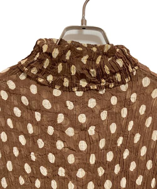 ISSEY MIYAKE（イッセイミヤケ）ISSEY MIYAKE (イッセイミヤケ) ハイネックプリーツカットソー ブラウン サイズ:Mの古着・服飾アイテム