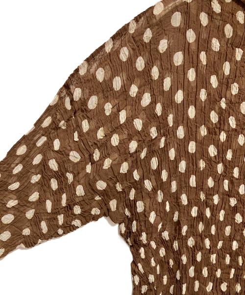 ISSEY MIYAKE（イッセイミヤケ）ISSEY MIYAKE (イッセイミヤケ) ハイネックプリーツカットソー ブラウン サイズ:Mの古着・服飾アイテム
