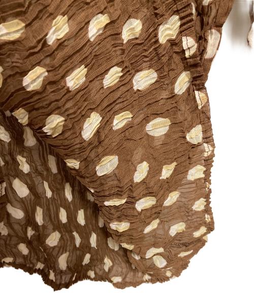 ISSEY MIYAKE（イッセイミヤケ）ISSEY MIYAKE (イッセイミヤケ) ハイネックプリーツカットソー ブラウン サイズ:Mの古着・服飾アイテム