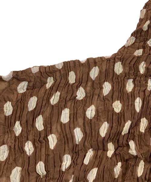 ISSEY MIYAKE（イッセイミヤケ）ISSEY MIYAKE (イッセイミヤケ) ハイネックプリーツカットソー ブラウン サイズ:Mの古着・服飾アイテム