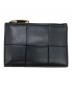 BOTTEGA VENETA（ボッテガベネタ）の古着「マキシイントレチャートファスナーキーポーチ」｜ブラック