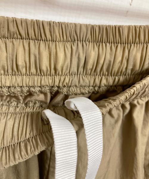 anuke（アンヌーク）anuke (アンヌーク) Nylon Volume Pants ベージュ サイズ:S(36)の古着・服飾アイテム