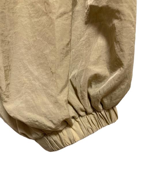 anuke（アンヌーク）anuke (アンヌーク) Nylon Volume Pants ベージュ サイズ:S(36)の古着・服飾アイテム