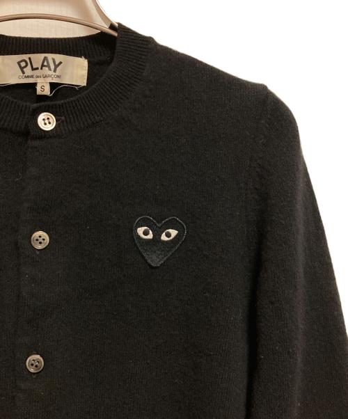 PLAY COMME des GARCONS（プレイコムデギャルソン）PLAY COMME des GARCONS (プレイコムデギャルソン) ハートロゴ ワッペン カーディガン ブラック サイズ:Sの古着・服飾アイテム