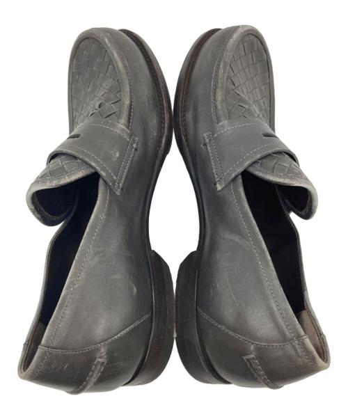 BOTTEGA VENETA（ボッテガベネタ）BOTTEGA VENETA (ボッテガベネタ) イントレチャートローファー グレー サイズ:41の古着・服飾アイテム