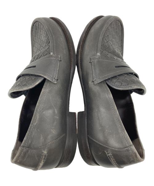 BOTTEGA VENETA（ボッテガベネタ）BOTTEGA VENETA (ボッテガベネタ) イントレチャートローファー グレー サイズ:41の古着・服飾アイテム
