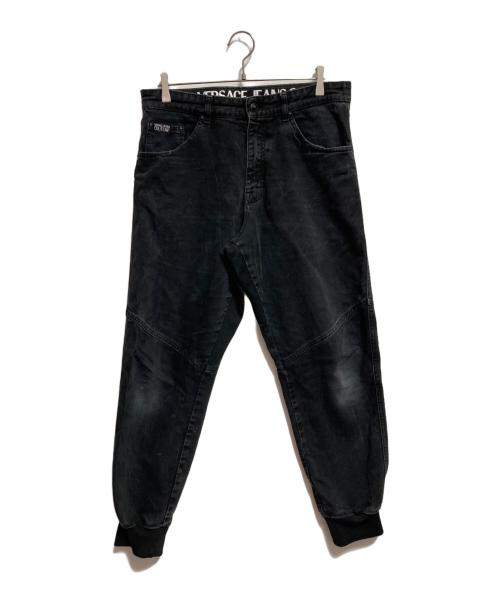 VERSACE JEANS COUTURE（ヴェルサーチ ジーンズクチュール）VERSACE JEANS COUTURE (ヴェルサーチ ジーンズクチュール) デニムジョガーパンツ ブラック サイズ:34の古着・服飾アイテム