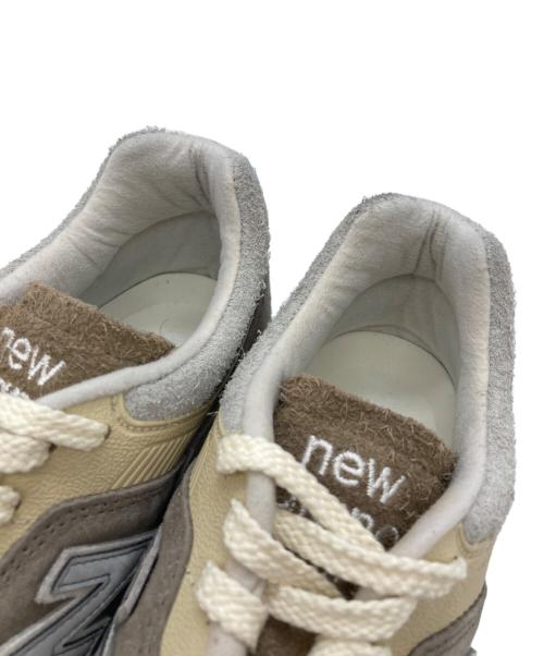 NEW BALANCE（ニューバランス）NEW BALANCE (ニューバランス) U997MGローカットスニーカー グレー×ベージュ サイズ:26cmの古着・服飾アイテム