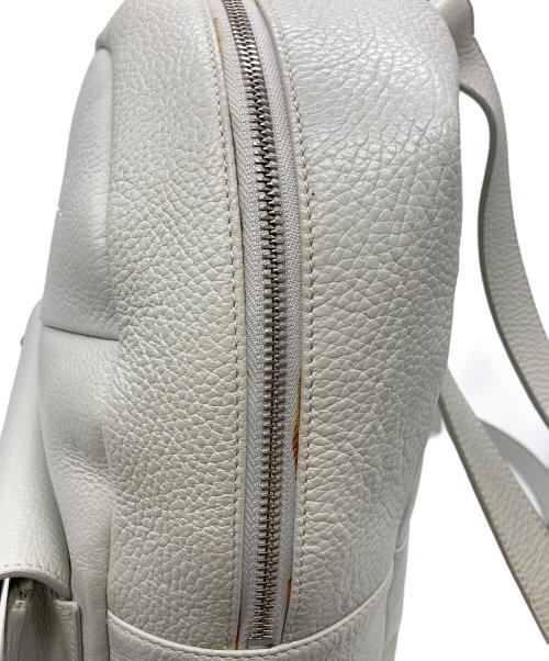 JIMMY CHOO（ジミーチュウ）JIMMY CHOO (ジミーチュウ) キャシー バックパック ミニリュック ホワイトの古着・服飾アイテム