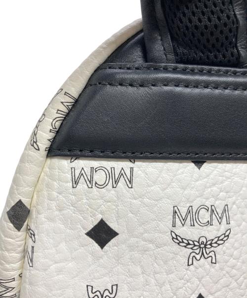 MCM（エムシーエム）MCM (エムシーエム) Stark Side Studded Visetos Small Backpack ホワイトの古着・服飾アイテム