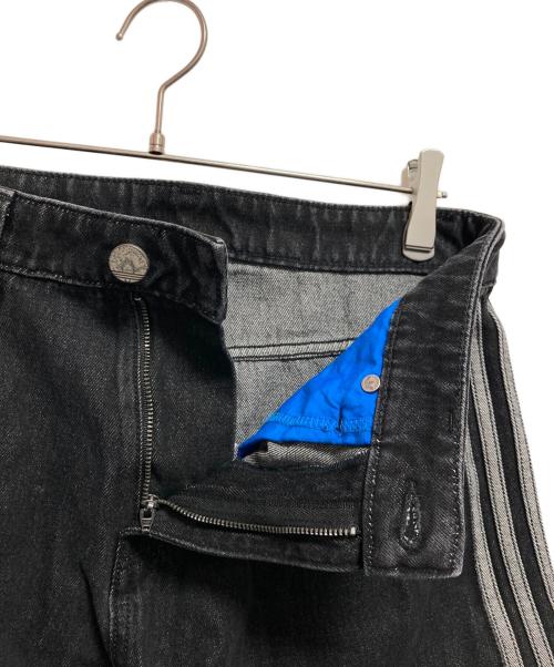 adidas（アディダス）adidas (アディダス) ファイヤーバード アディカラー デニム パンツ ブラック サイズ: 76cm (W30)の古着・服飾アイテム