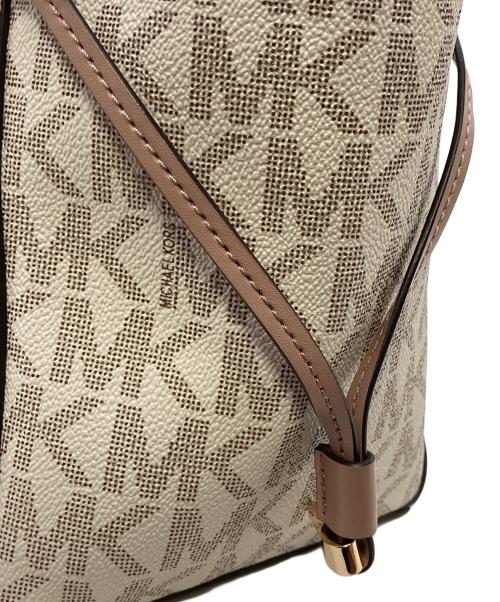 MICHAEL KORS（マイケルコース）MICHAEL KORS (マイケルコース) VOYAGER PVC EW シグネチャー トートバッグ ピンクの古着・服飾アイテム