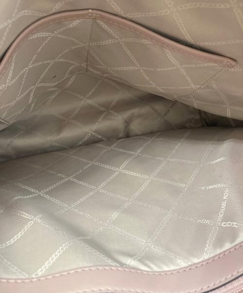 MICHAEL KORS（マイケルコース）MICHAEL KORS (マイケルコース) VOYAGER PVC EW シグネチャー トートバッグ ピンクの古着・服飾アイテム