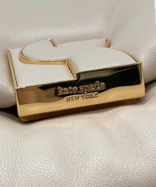 Kate Spade（ケイトスペード）Kate Spade (ケイトスペード) ダコタ パフィ レザー クロスボディ ベージュの古着・服飾アイテム