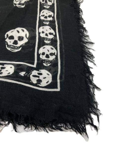 ALEXANDER McQUEEN（アレキサンダーマックイーン）ALEXANDER McQUEEN (アレキサンダーマックイーン) レーヨンシルクスカル柄ストール ブラックの古着・服飾アイテム