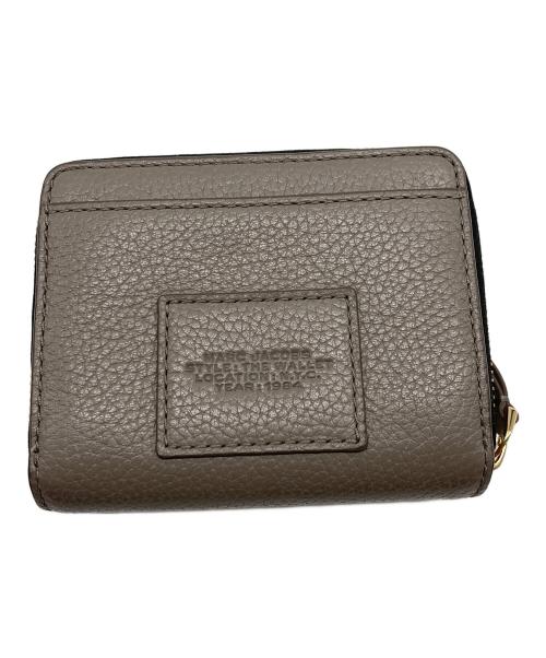 MARC JACOBS（マークジェイコブス）MARC JACOBS (マークジェイコブス) ザ レザー コンパクト ウォレット ミニ グレーの古着・服飾アイテム