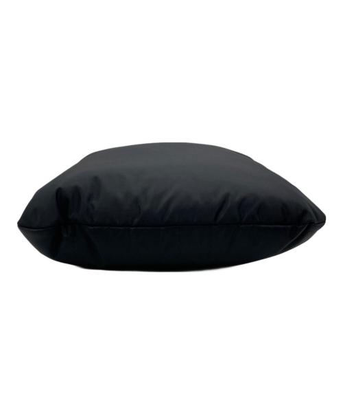 BLACK COMME des GARCONS（ブラックコムデギャルソン）BLACK COMME des GARCONS (ブラックコムデギャルソン) 中わた入りナイロンPOUCH ブラック 未使用品の古着・服飾アイテム