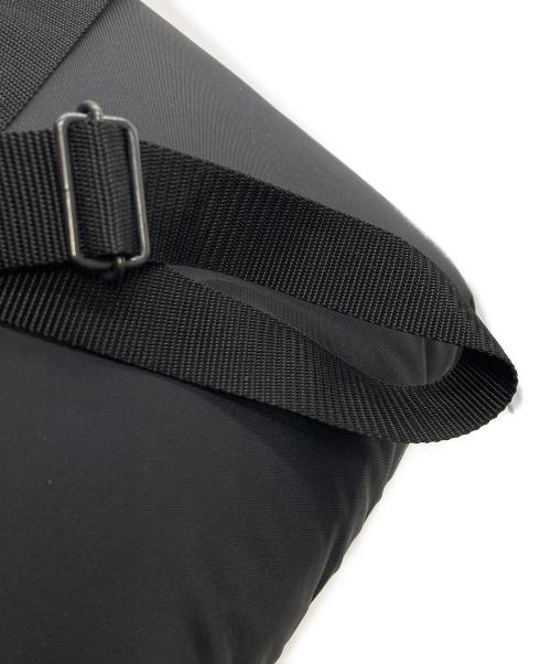 BLACK COMME des GARCONS（ブラックコムデギャルソン）BLACK COMME des GARCONS (ブラックコムデギャルソン) 中わた入りナイロンPOUCH ブラック 未使用品の古着・服飾アイテム
