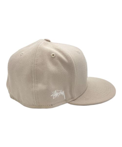 stussy（ステューシー）stussy (ステューシー) New Era (ニューエラ) キャップ ベージュ サイズ:7 5/8の古着・服飾アイテム