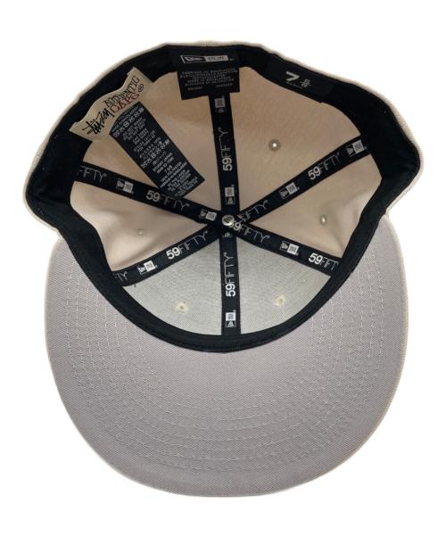 stussy（ステューシー）stussy (ステューシー) New Era (ニューエラ) キャップ ベージュ サイズ:7 5/8の古着・服飾アイテム